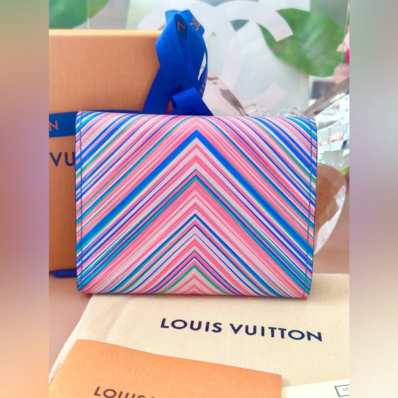 Louis Vuitton Epi Tropical Victorine Compact Wallet Blue Rose - Picture 4 of 13